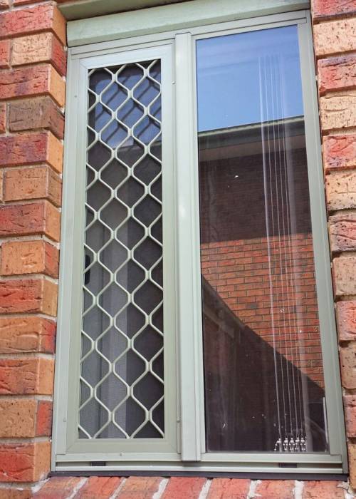Aluminium window with Grille installed